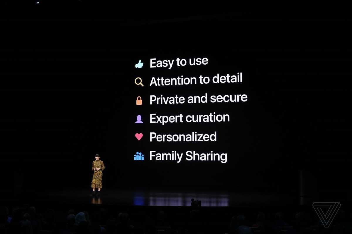 Slide from Apple's March 2019 event that says easy to use, attention to detail, private and secure, expert curation, personalized, family sharing